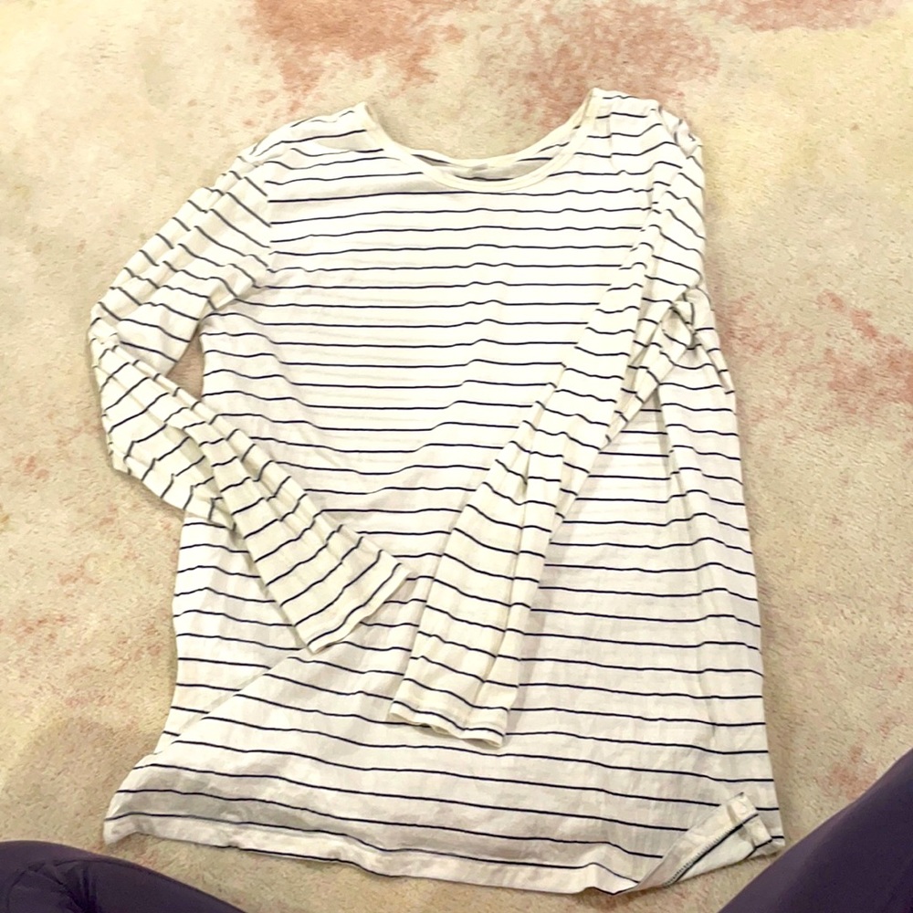 Scoop neck black and white long sleeve